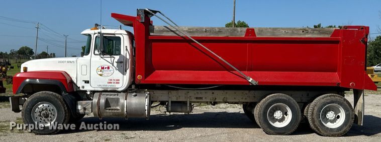 image for item DU9192 1999 Mack RD690S dump truck
