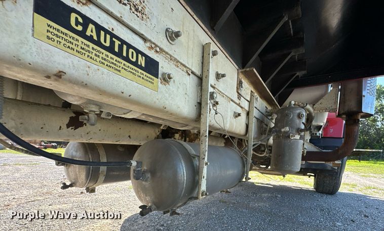 image for item DU9192 1999 Mack RD690S dump truck