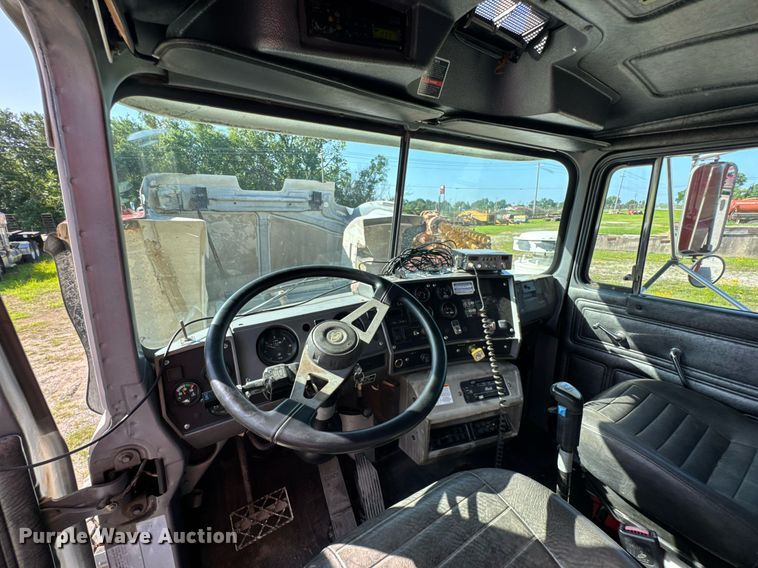 image for item DU9192 1999 Mack RD690S dump truck