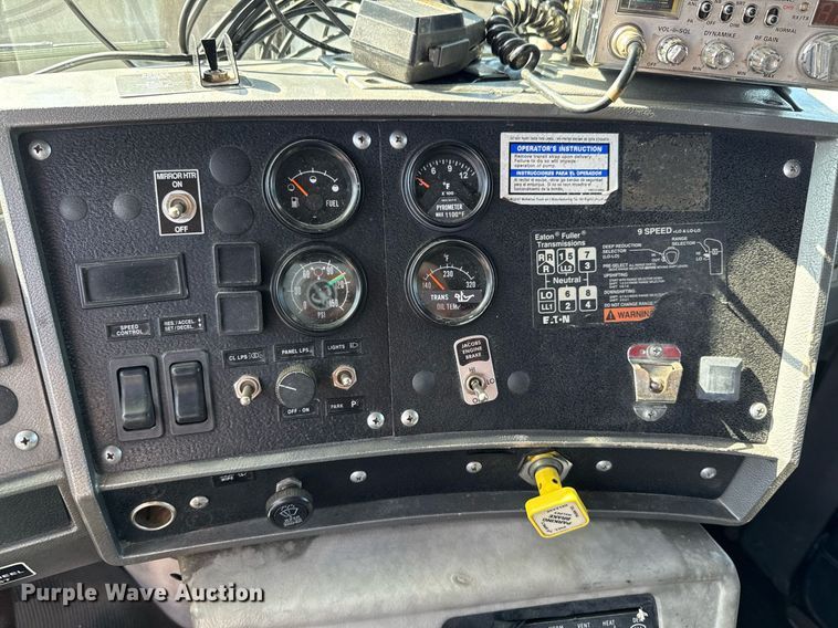 image for item DU9192 1999 Mack RD690S dump truck