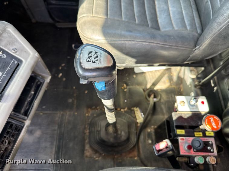 image for item DU9192 1999 Mack RD690S dump truck