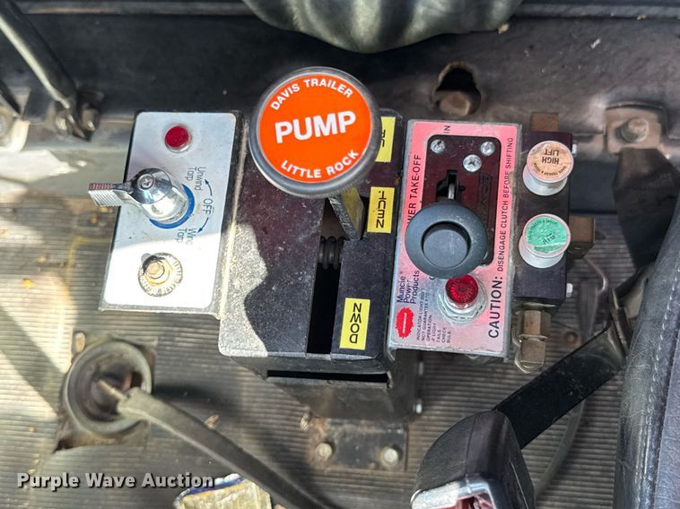 image for item DU9192 1999 Mack RD690S dump truck