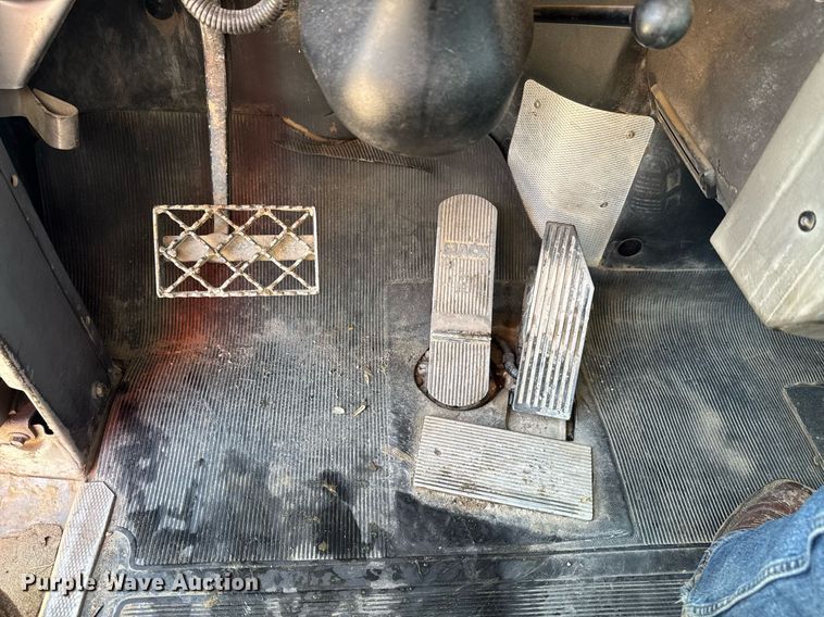 image for item DU9192 1999 Mack RD690S dump truck