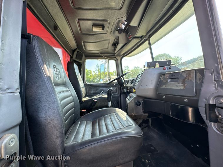 image for item DU9192 1999 Mack RD690S dump truck