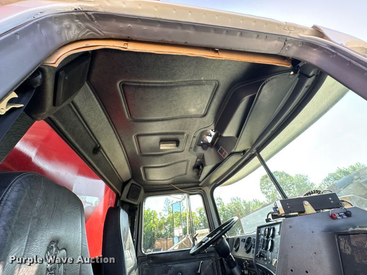 image for item DU9192 1999 Mack RD690S dump truck