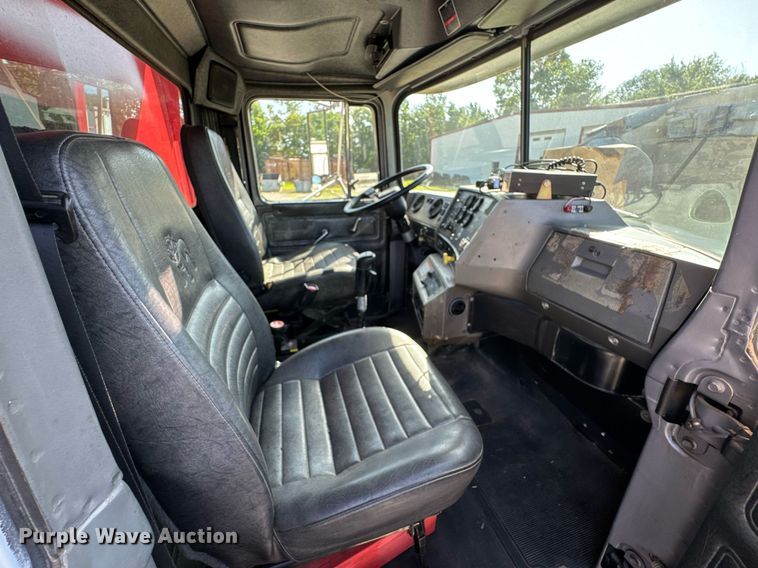 image for item DU9192 1999 Mack RD690S dump truck