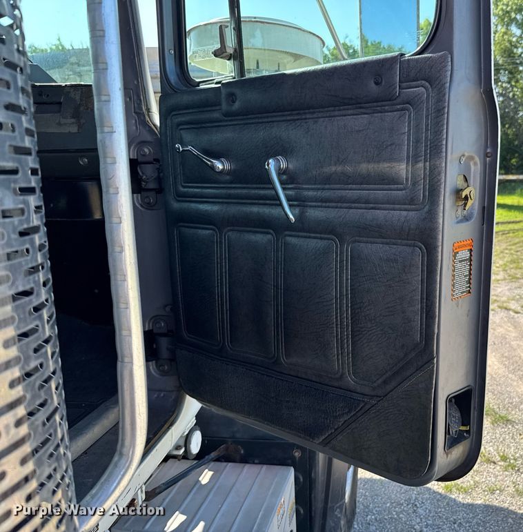 image for item DU9192 1999 Mack RD690S dump truck