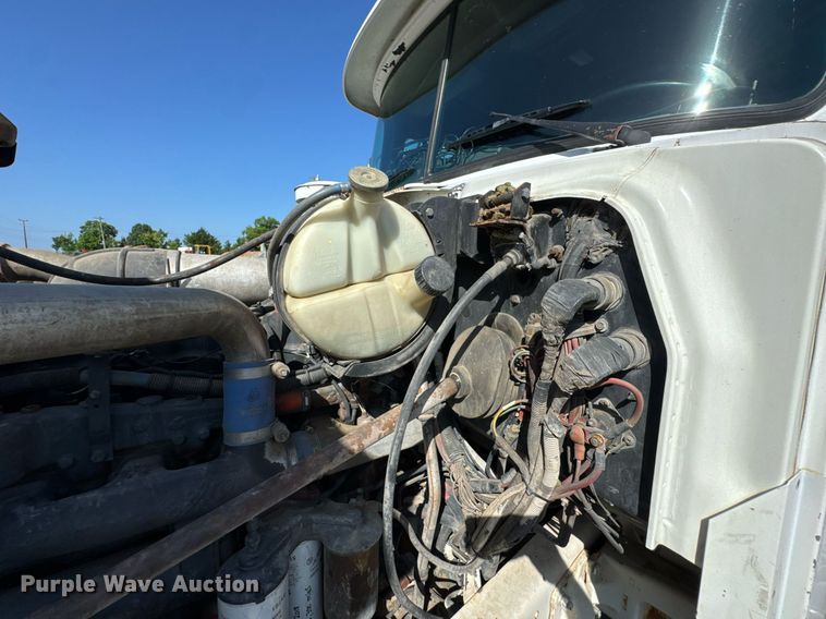 image for item DU9192 1999 Mack RD690S dump truck