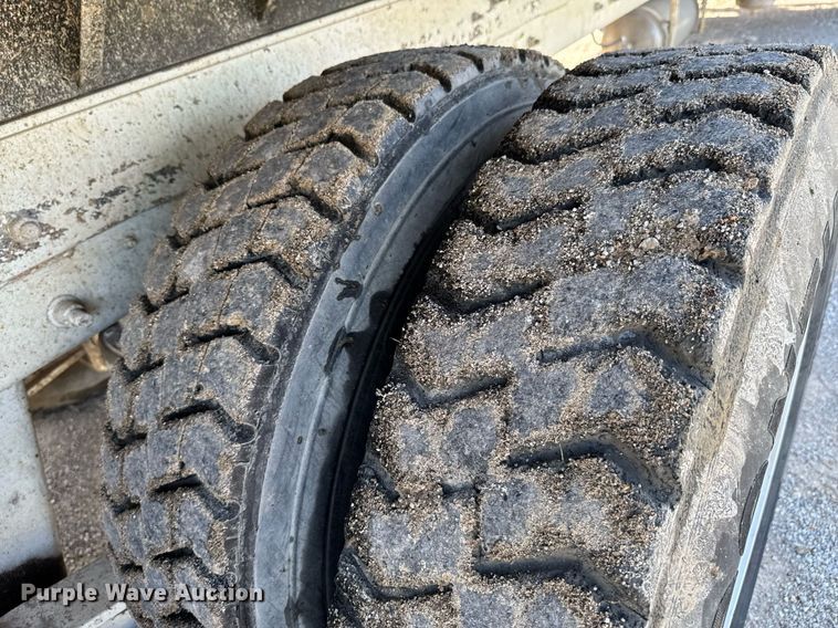 image for item DU9192 1999 Mack RD690S dump truck