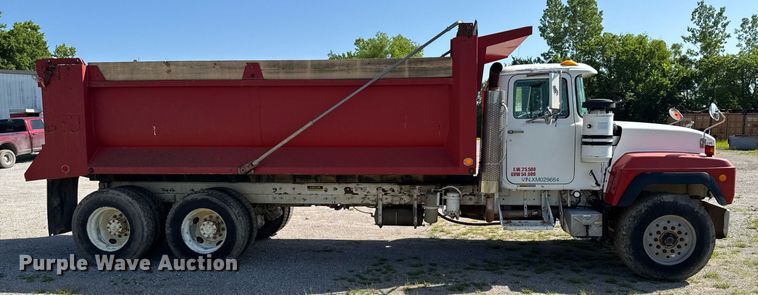 image for item DU9193 1999 Mack RD690S dump truck