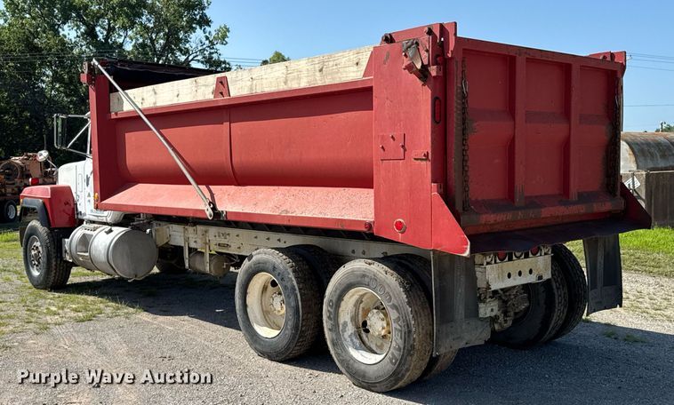 image for item DU9193 1999 Mack RD690S dump truck