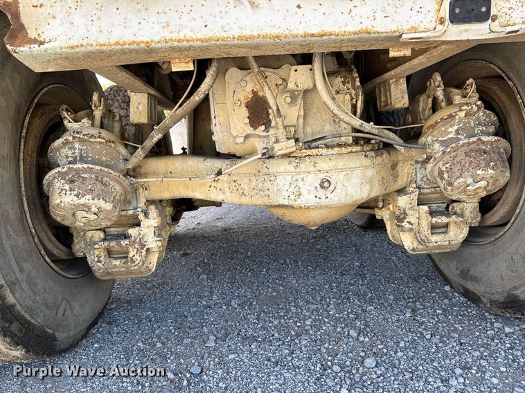 image for item DU9193 1999 Mack RD690S dump truck