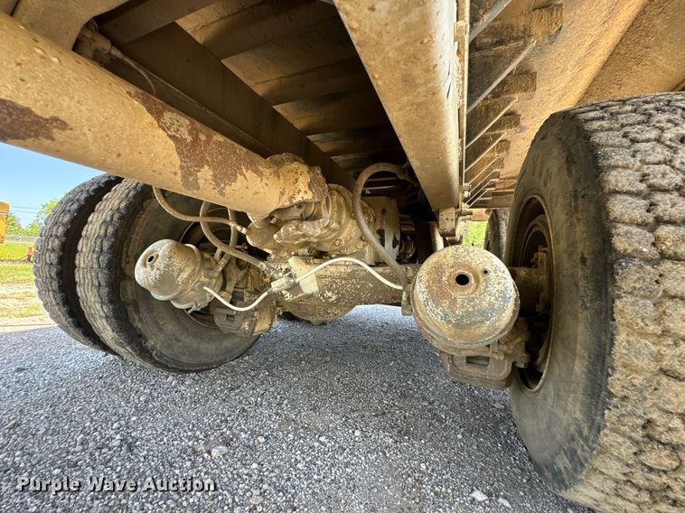 image for item DU9193 1999 Mack RD690S dump truck