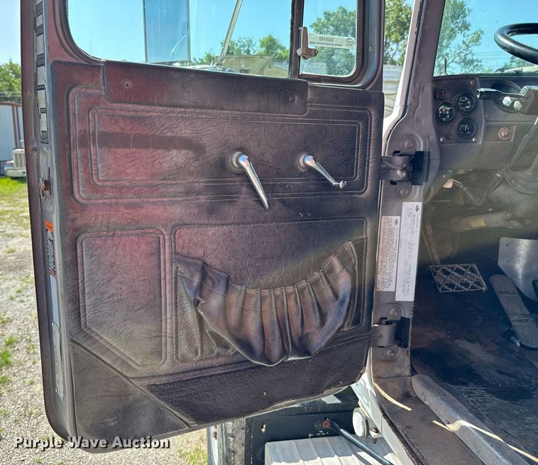 image for item DU9193 1999 Mack RD690S dump truck