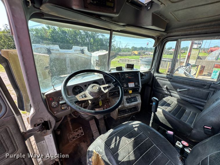 image for item DU9193 1999 Mack RD690S dump truck