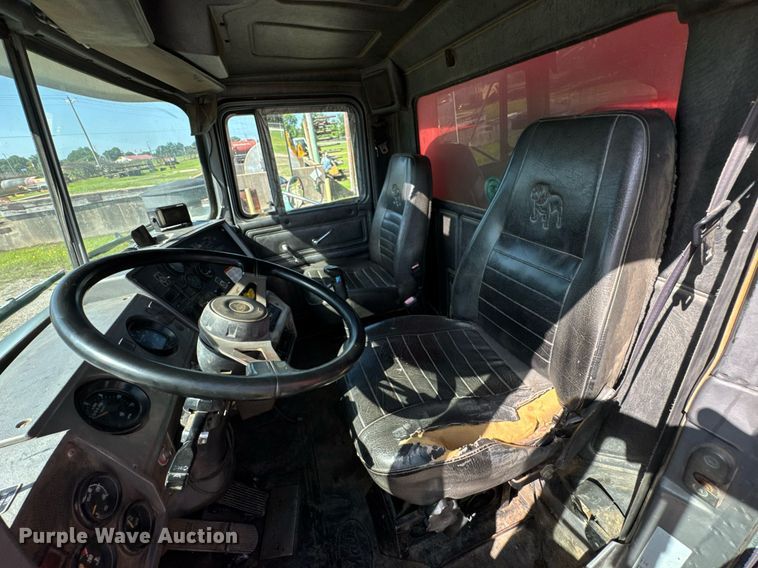 image for item DU9193 1999 Mack RD690S dump truck