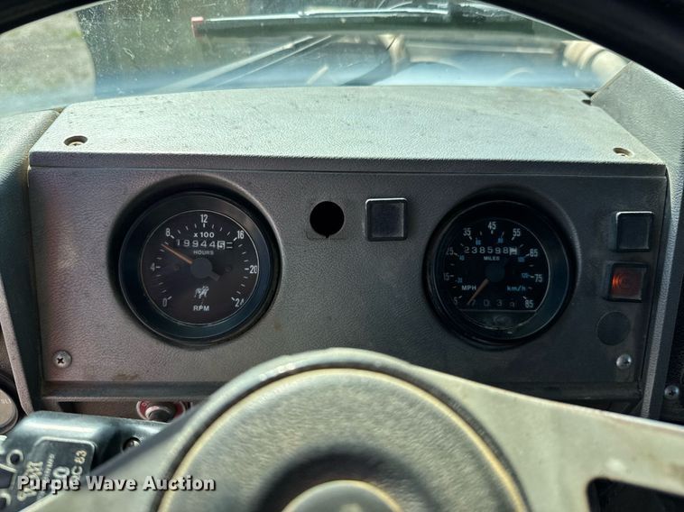 image for item DU9193 1999 Mack RD690S dump truck