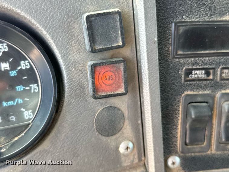 image for item DU9193 1999 Mack RD690S dump truck