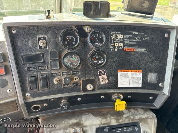 image for item DU9193 1999 Mack RD690S dump truck