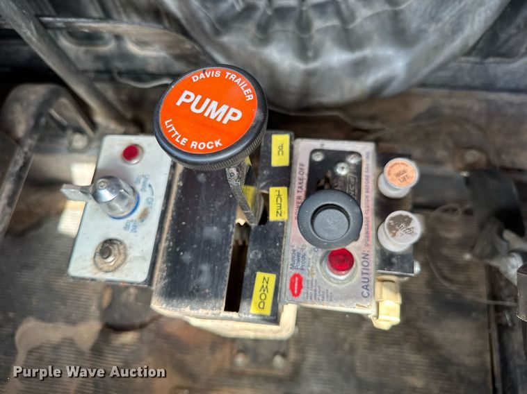 image for item DU9193 1999 Mack RD690S dump truck