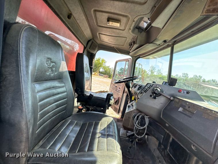 image for item DU9193 1999 Mack RD690S dump truck