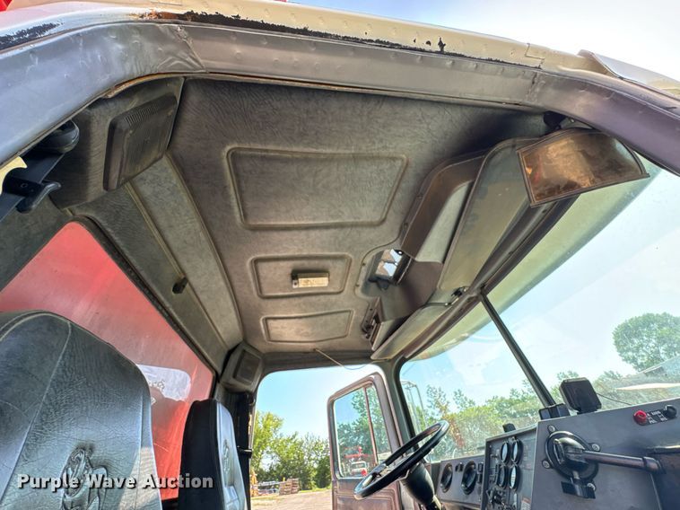 image for item DU9193 1999 Mack RD690S dump truck