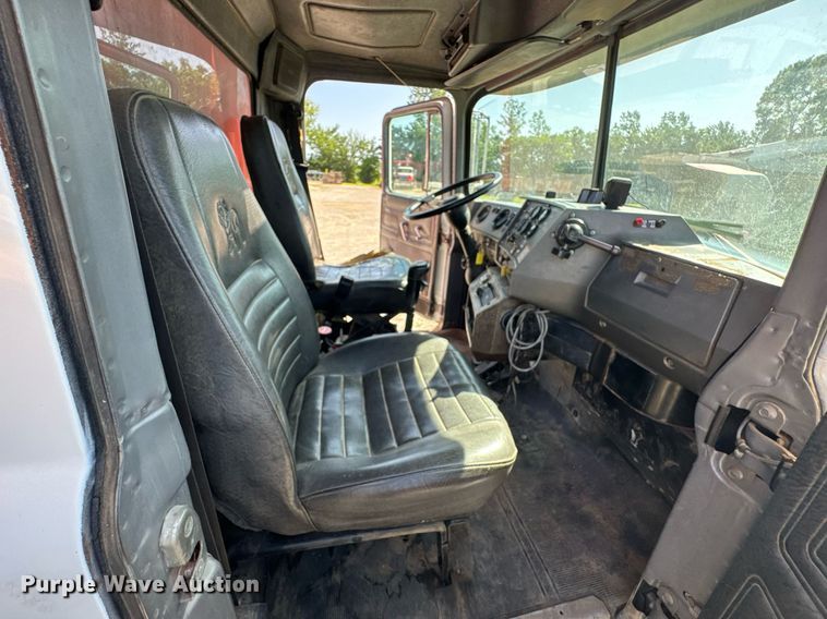 image for item DU9193 1999 Mack RD690S dump truck