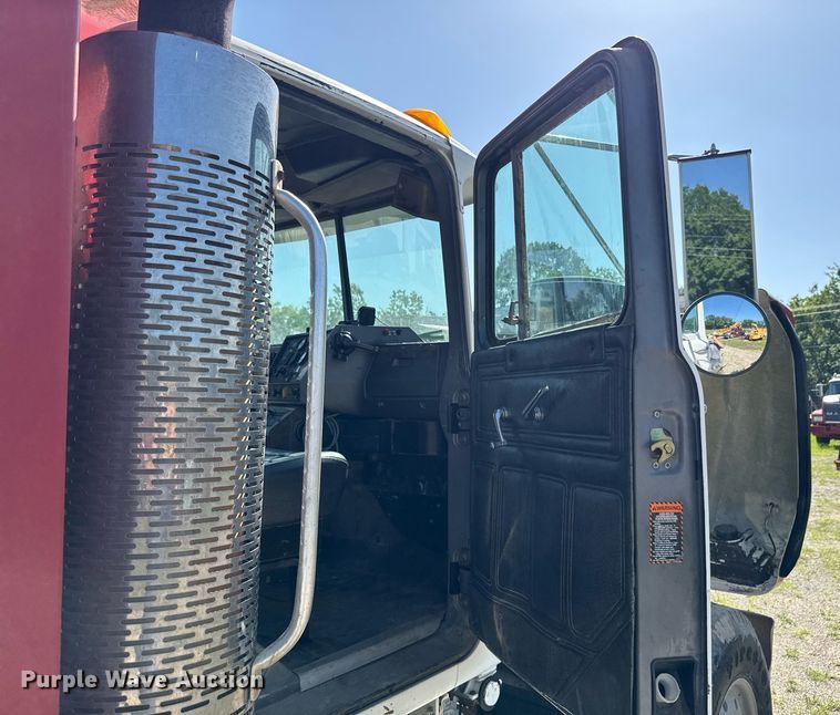 image for item DU9193 1999 Mack RD690S dump truck