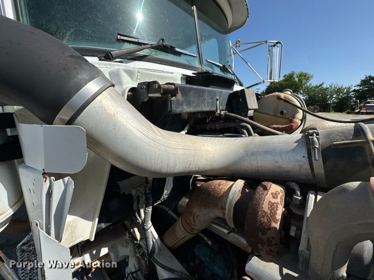 image for item DU9193 1999 Mack RD690S dump truck