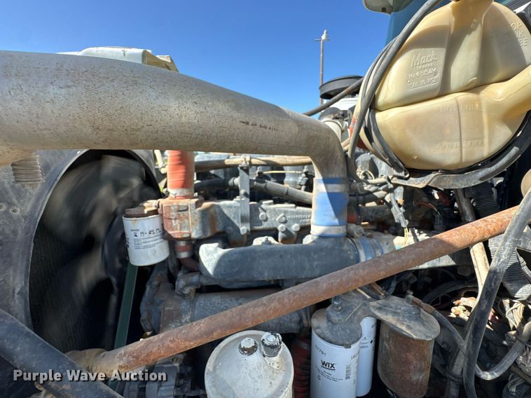 image for item DU9193 1999 Mack RD690S dump truck