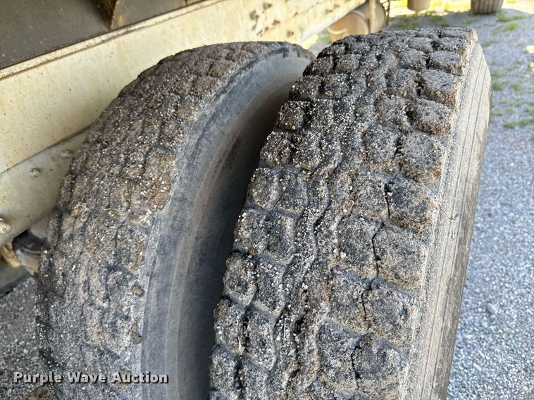 image for item DU9193 1999 Mack RD690S dump truck