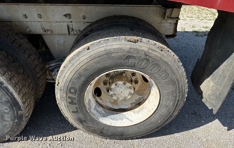 image for item DU9193 1999 Mack RD690S dump truck