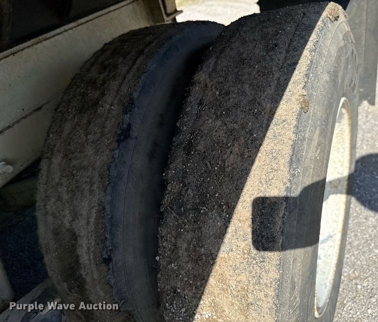 image for item DU9193 1999 Mack RD690S dump truck