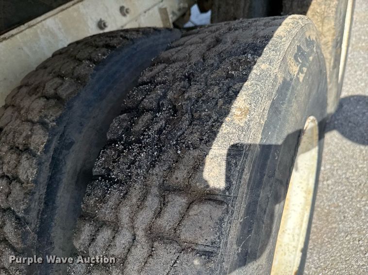 image for item DU9193 1999 Mack RD690S dump truck