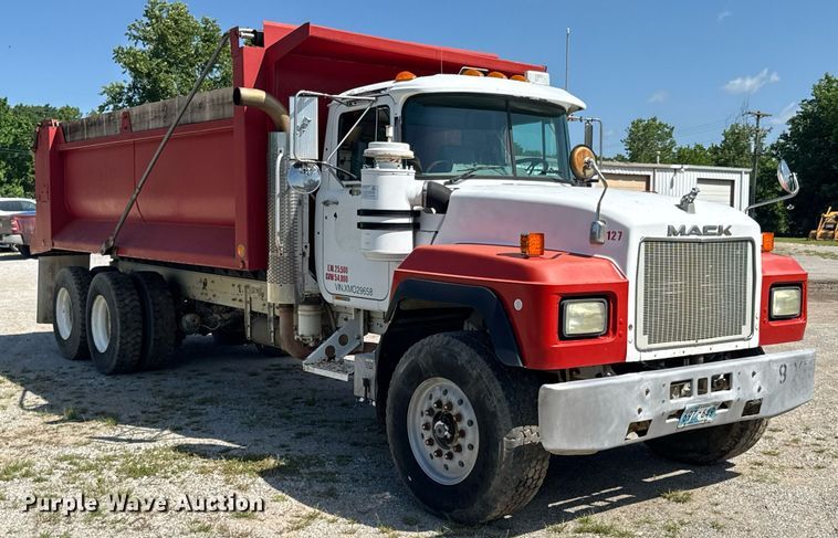 image for item DU9194 1999 Mack RD690S dump truck