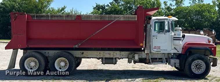image for item DU9194 1999 Mack RD690S dump truck