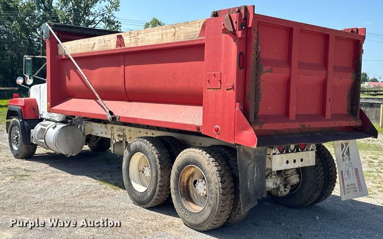 image for item DU9194 1999 Mack RD690S dump truck