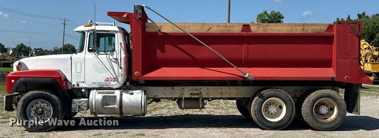 image for item DU9194 1999 Mack RD690S dump truck
