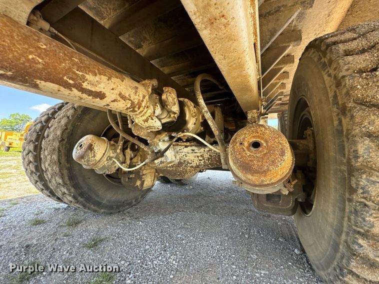 image for item DU9194 1999 Mack RD690S dump truck