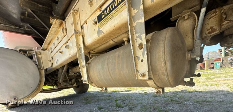 image for item DU9194 1999 Mack RD690S dump truck