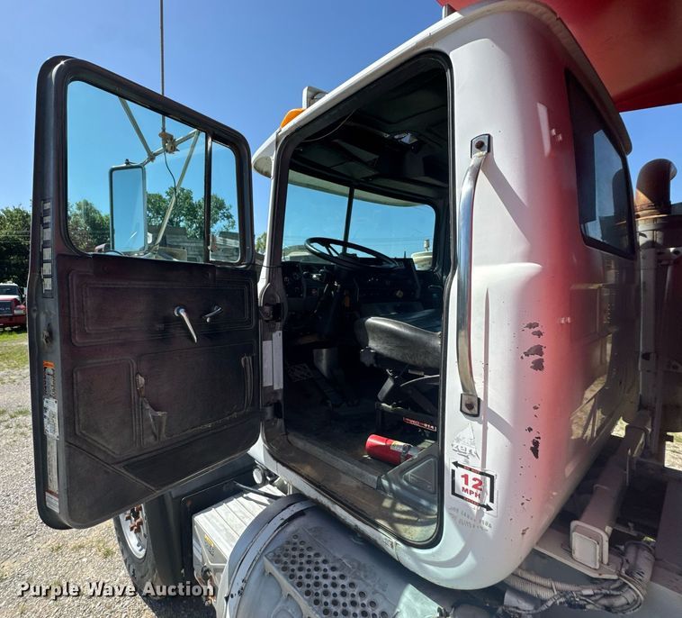 image for item DU9194 1999 Mack RD690S dump truck