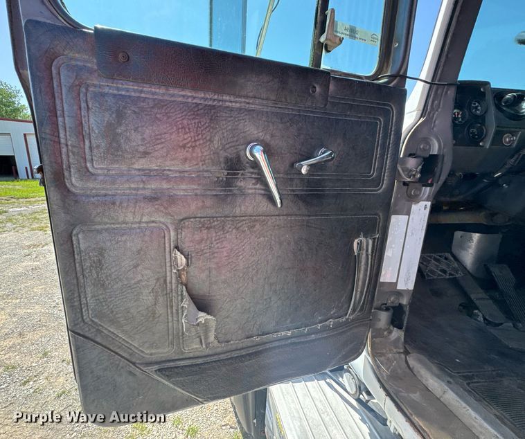 image for item DU9194 1999 Mack RD690S dump truck