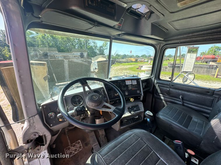 image for item DU9194 1999 Mack RD690S dump truck