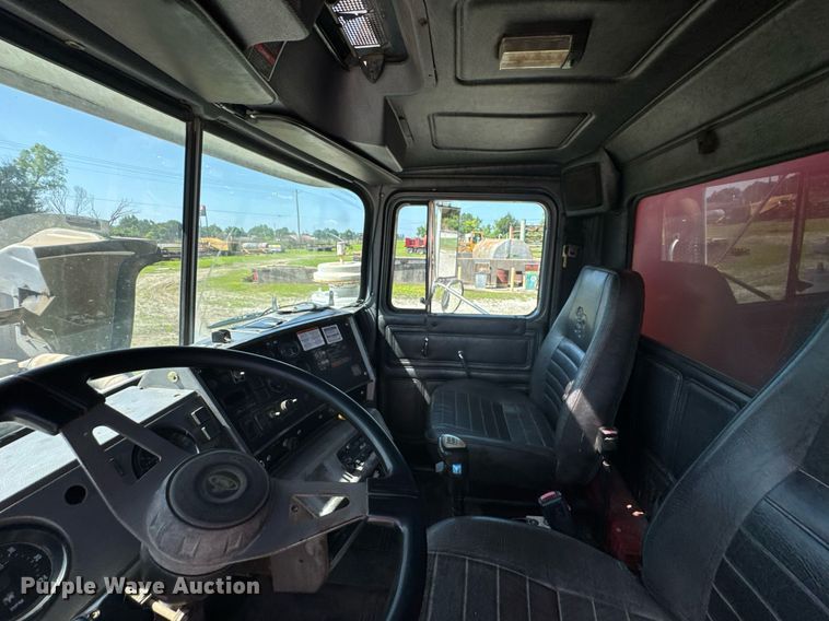 image for item DU9194 1999 Mack RD690S dump truck