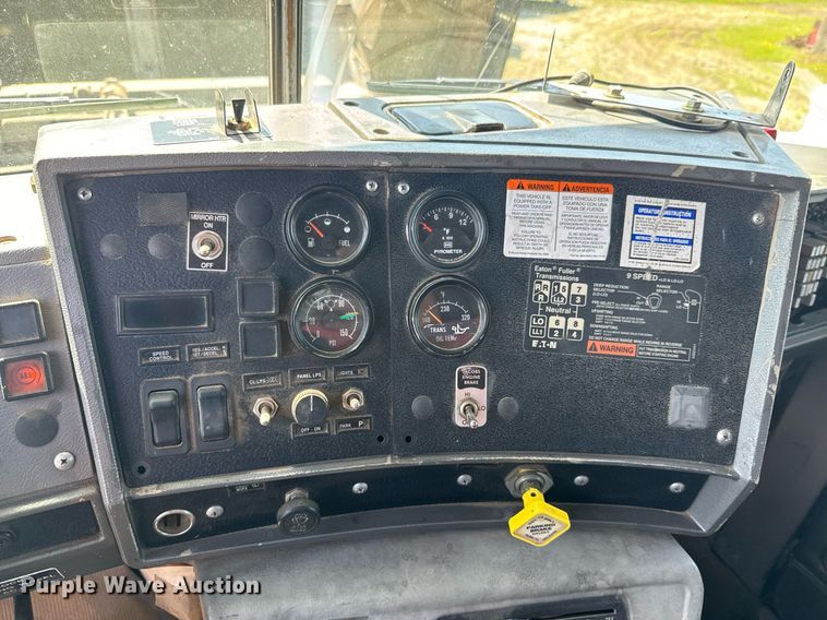 image for item DU9194 1999 Mack RD690S dump truck