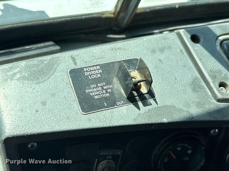 image for item DU9194 1999 Mack RD690S dump truck