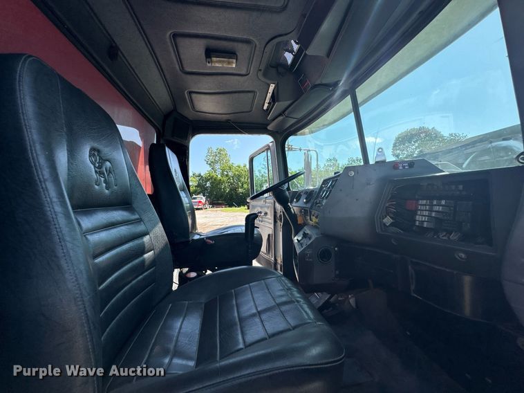 image for item DU9194 1999 Mack RD690S dump truck