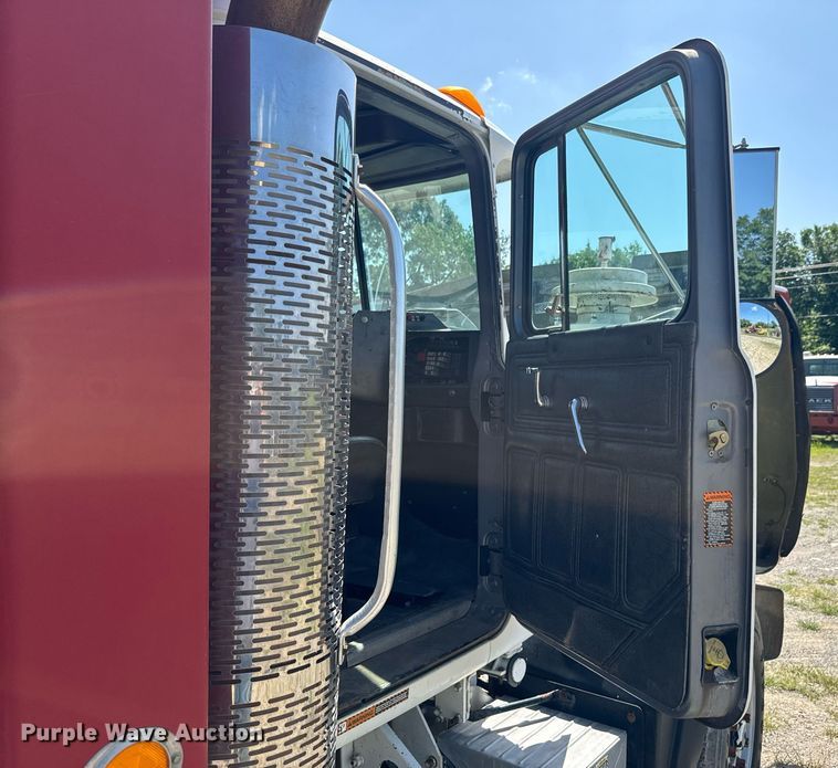 image for item DU9194 1999 Mack RD690S dump truck