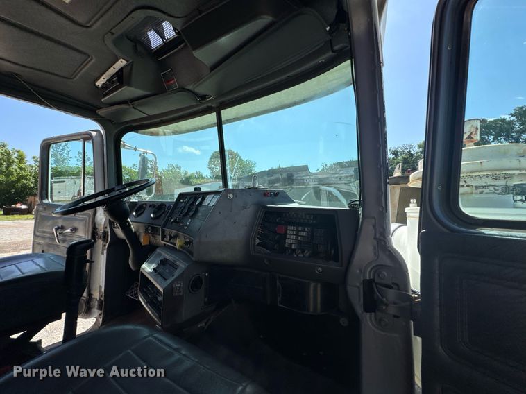 image for item DU9194 1999 Mack RD690S dump truck