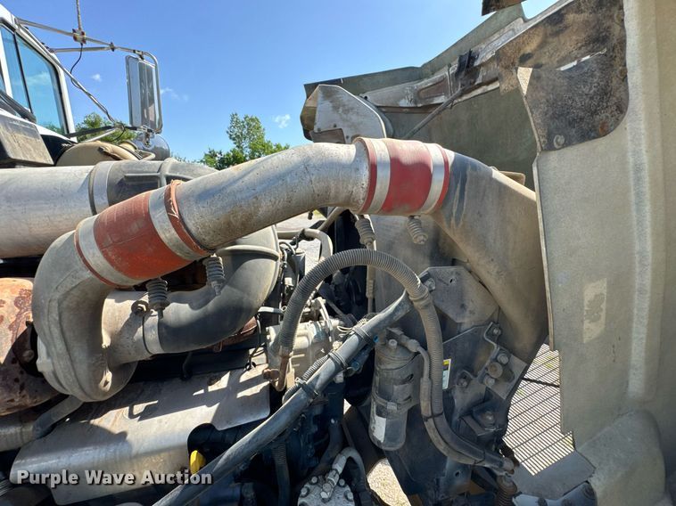 image for item DU9194 1999 Mack RD690S dump truck